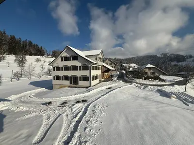 Chalet Vinzenz, Bildstein- mit privatem Ski- und Fahrradraum im Winter