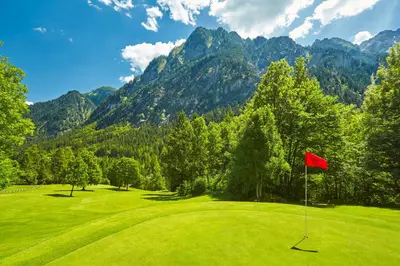 Ein allgemeiner Bergblick oder ein Berglick von der Ferienwohnung aus