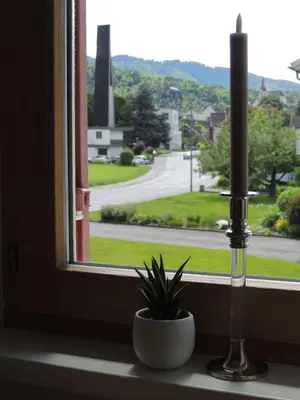 Ein allgemeiner Bergblick oder ein Berglick von der Ferienwohnung aus