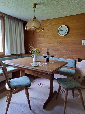 Ein Sitzbereich in der Unterkunft Familienfreundliches Bregenzerwälderhaus