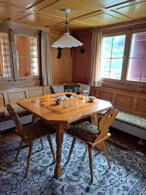 Ein Sitzbereich in der Unterkunft Familienfreundliches Bregenzerwälderhaus