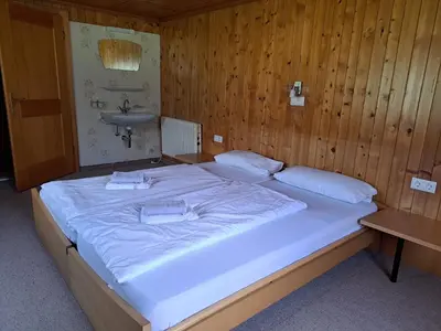 Ein Bett oder Betten in einem Zimmer der Unterkunft Familienfreundliches Bregenzerwälderhaus