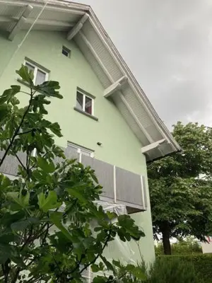 Das Gebäude in dem sich das Privatzimmer befindet