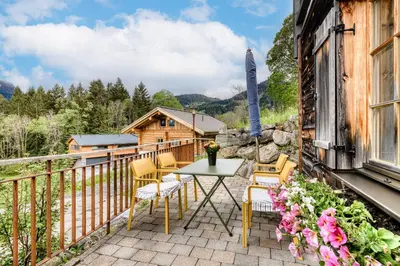 Ein allgemeiner Bergblick oder ein Berglick von der Ferienwohnung aus