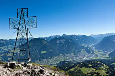 Ein allgemeiner Bergblick oder ein Berglick von der Ferienwohnung aus