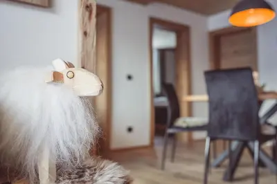Ein Sitzbereich in der Unterkunft Appartement Bergwild
