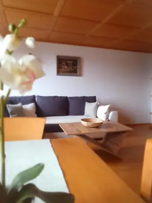 Ein Sitzbereich in der Unterkunft Ferienwohnung Peter