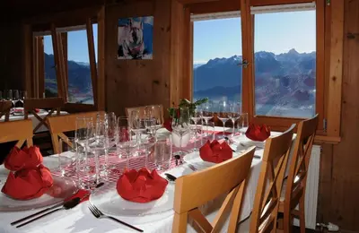 Ein allgemeiner Bergblick oder ein Berglick von des Privatzimmers aus