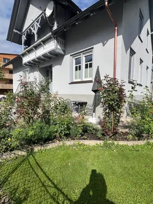 Ein Garten an der Unterkunft Rheinblick Ferienwohnung