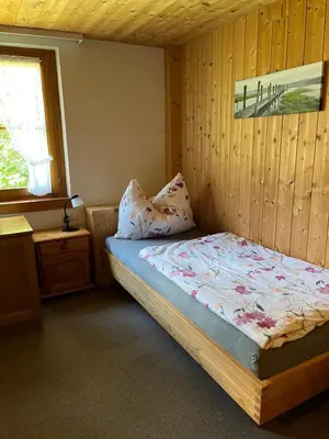 Ein Bett oder Betten in einem Zimmer der Unterkunft Haus Waldegg