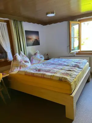 Ein Bett oder Betten in einem Zimmer der Unterkunft Haus Waldegg