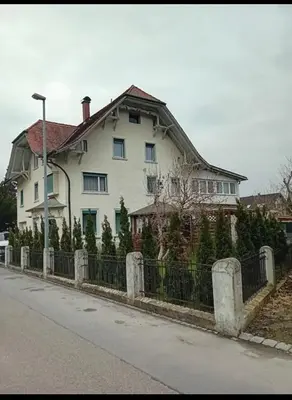 Das Gebäude in dem sich die Ferienwohnung befindet