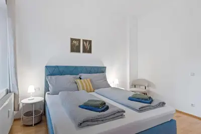Ein Bett oder Betten in einem Zimmer der Unterkunft Charmante Altbau Wohnung Bregenz am See