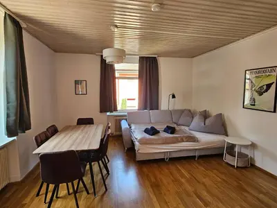 Ein Sitzbereich in der Unterkunft Zeitlose Altbauwohnung Bregenz am See