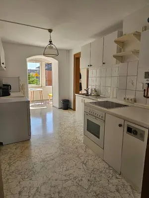 Küche/Küchenzeile in der Unterkunft Zeitlose Altbauwohnung Bregenz am See