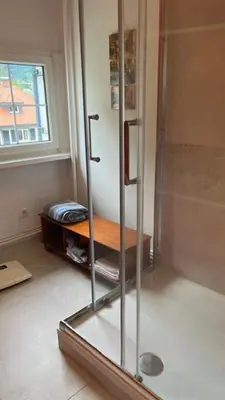 Ein Badezimmer in der Unterkunft Dachwohnung im Villenviertel