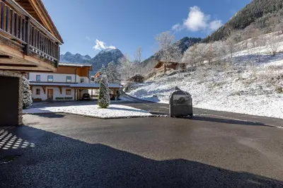 Ein allgemeiner Bergblick oder ein Berglick von der Ferienwohnung aus