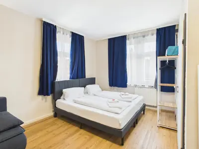 Ein Bett oder Betten in einem Zimmer der Unterkunft CROWN LIVING Villa Blumenau Studios Lustenau - Nahe Schweizer Grenze, ideal für Feriengäste und Geschäftsreisende, Parkplatz, Self Check-in