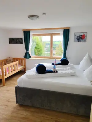 Ein Bett oder Betten in einem Zimmer der Unterkunft Ferienwohnung Marianne