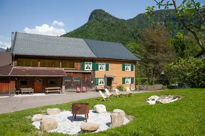 Ein allgemeiner Bergblick oder ein Berglick von des Ferienhauses aus