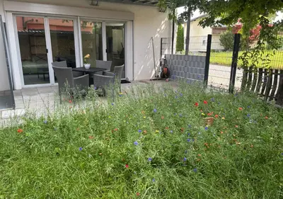 Ein Garten an der Unterkunft Charmante Ferienwohnung in bester Lage