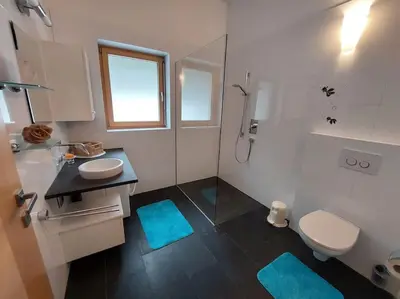 Ein Badezimmer in der Unterkunft In den Bergen