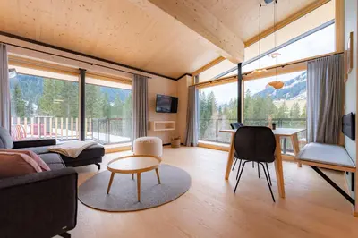Ein allgemeiner Bergblick oder ein Berglick von der Ferienwohnung aus