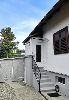 Das Gebäude in dem sich die Ferienwohnung befindet