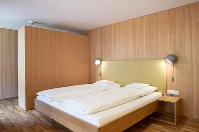 Ein Bett oder Betten in einem Zimmer der Unterkunft Biohotel Schwanen