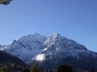 Ein allgemeiner Bergblick oder ein Berglick von der Ferienwohnung aus