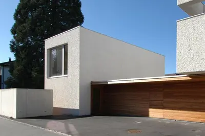 Das Gebäude in dem sich das Ferienhaus befindet