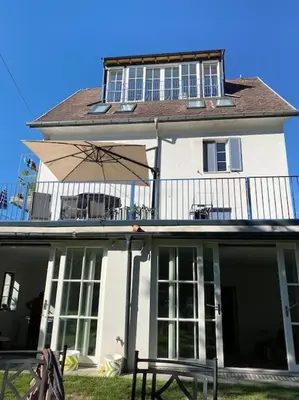 Das Gebäude in dem sich die Ferienwohnung befindet