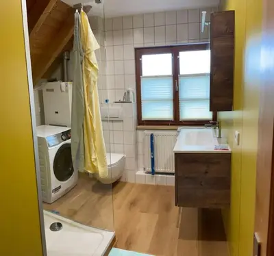 Ein Badezimmer in der Unterkunft Neu renoviertes 2Zi Appartment im DG