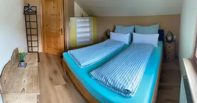 Ein Bett oder Betten in einem Zimmer der Unterkunft Neu renoviertes 2Zi Appartment im DG