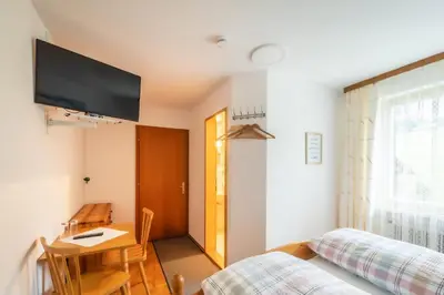 Ein Bett oder Betten in einem Zimmer der Unterkunft Pension Stein nahe Feldkirch ruhige Zimmer für Reisende und Monteure inklusive Frühstück