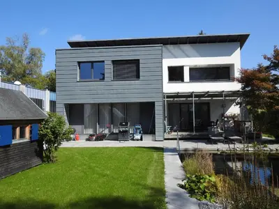 Das Gebäude in dem sich das Ferienhaus befindet