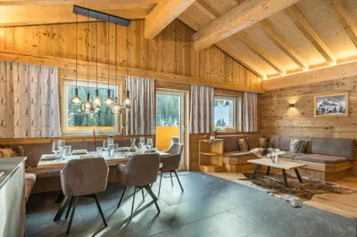 Ein Sitzbereich in der Unterkunft sDahoam Luxury Chalet