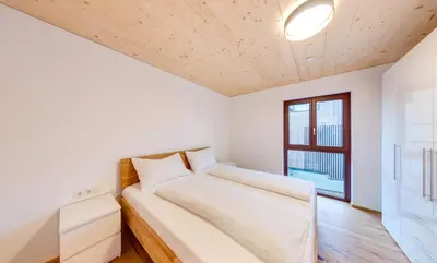 Ein Bett oder Betten in einem Zimmer der Unterkunft Urban-Apartmenthaus zwischen Berg und See