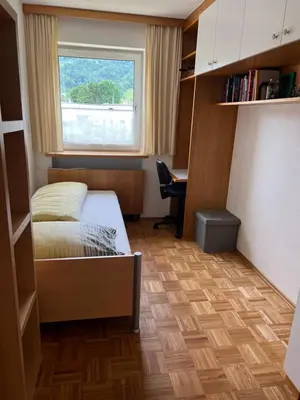 Ein Sitzbereich in der Unterkunft Haus mit schönem Garten