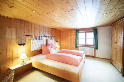 Ein Bett oder Betten in einem Zimmer der Unterkunft Sonnenhof