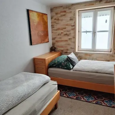 Gemütliches 2 Bettzimmer mit Gemeinschaftsbad und kleiner Küche