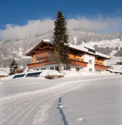 Haus Alpina im Winter