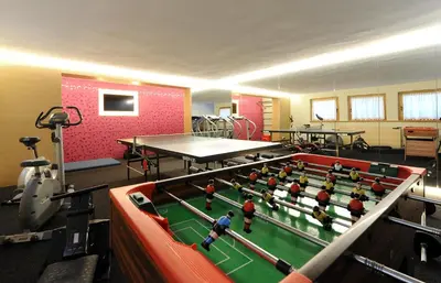 Eine Spielezimmer in der Unterkunft Haus Alpina
