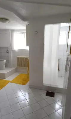 Ein Badezimmer in der Unterkunft Large house with large garden