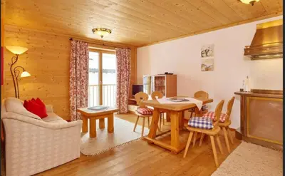Ein Sitzbereich in der Unterkunft Appartement Kriegerhorn