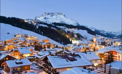 Ein allgemeiner Bergblick oder ein Berglick von der Ferienwohnung aus