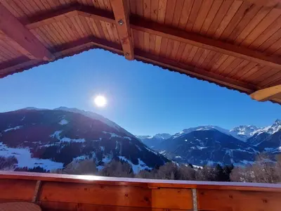 Ein allgemeiner Bergblick oder ein Berglick von der Ferienwohnung aus