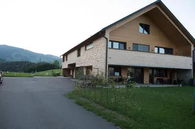 Ein allgemeiner Bergblick oder ein Berglick von der Ferienwohnung aus