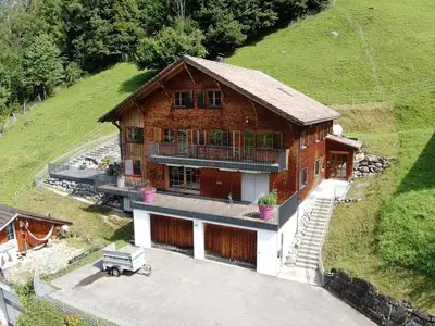 Das Gebäude in dem sich die Ferienwohnung befindet