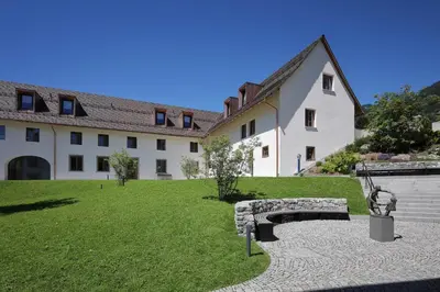 Ein Garten an der Unterkunft Propstei Sankt Gerold